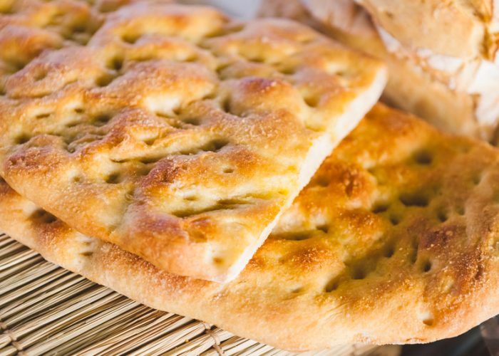 Focaccia - frisch aus dem Ofen zu Sommersalaten oder Gegrilltem / Rezepte / Rauchmühle / Rauchmehl
