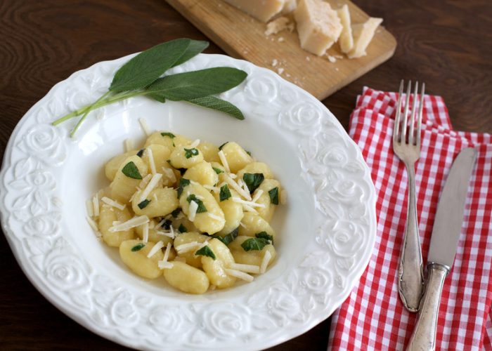 Gnocchi in Salbeibutter / Rezepte / Rauchmühle / Rauchmehl