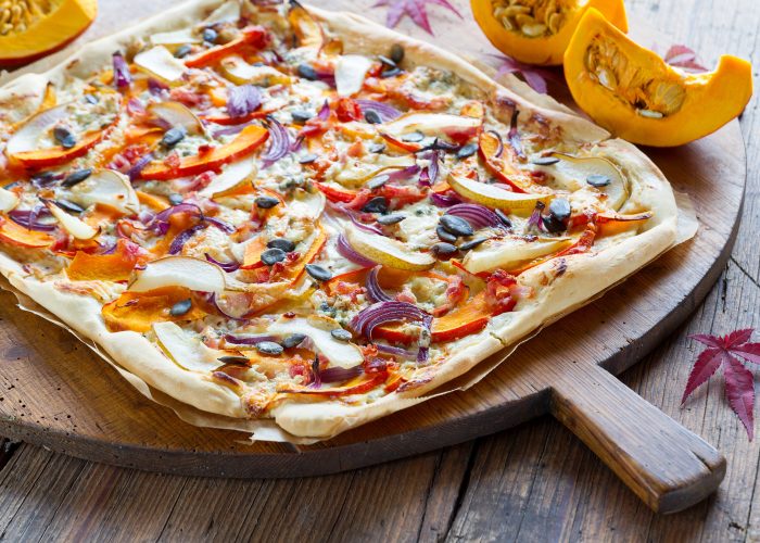 Kürbis-Birnen-Flammkuchen / ein "leichtes" Hauptgericht / Rauchmühle / Rauchmehl