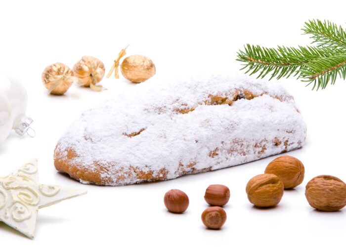 Stollen / mit Nuss-Nougat Füllung / Rauchmühle / Rauchmehl