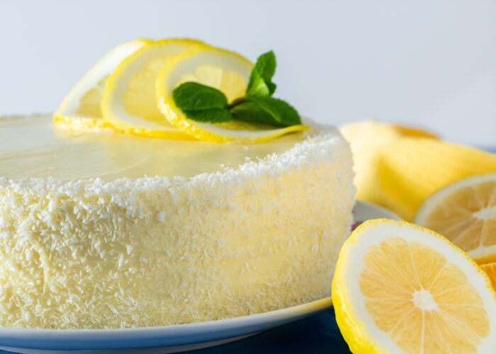 Kokos-Torte / mit Erdbeerfüllung / Rauchmühle / Rauchmehl