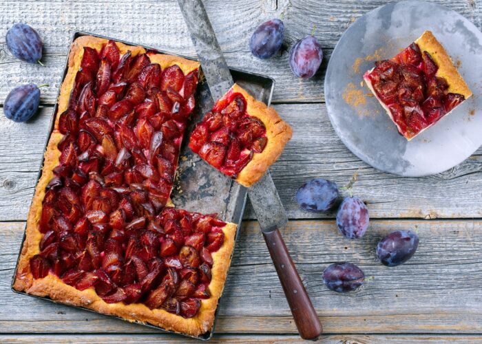 Blechkuchen / mit Pflaumen / Rauchmühle / Rauchmehl